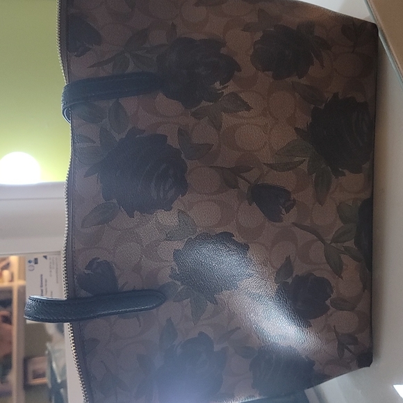 I gently used Coach(authentic) shoulder tote bag. - Picture 2 of 4